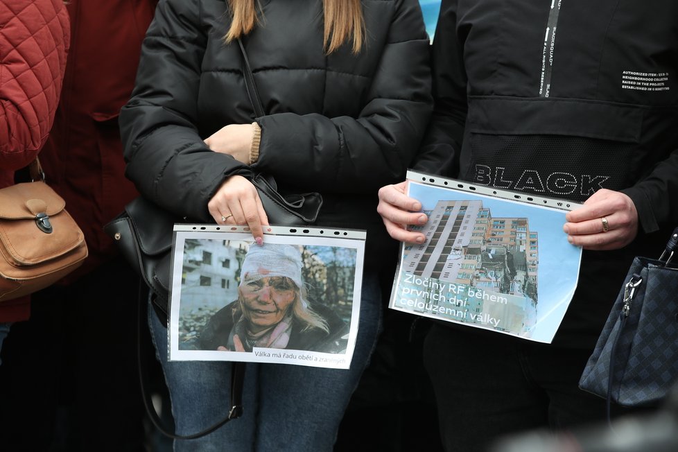 Demonstrace na podporu Ukrajiny, která čelí ruské agresi, (Václavské náměstí v Praze 27.02.2022).