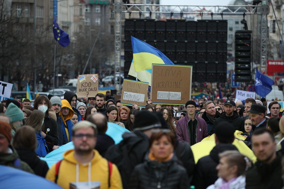 Demonstrace na podporu Ukrajiny, která čelí ruské agresi (Václavské náměstí v Praze 27.02.2022).