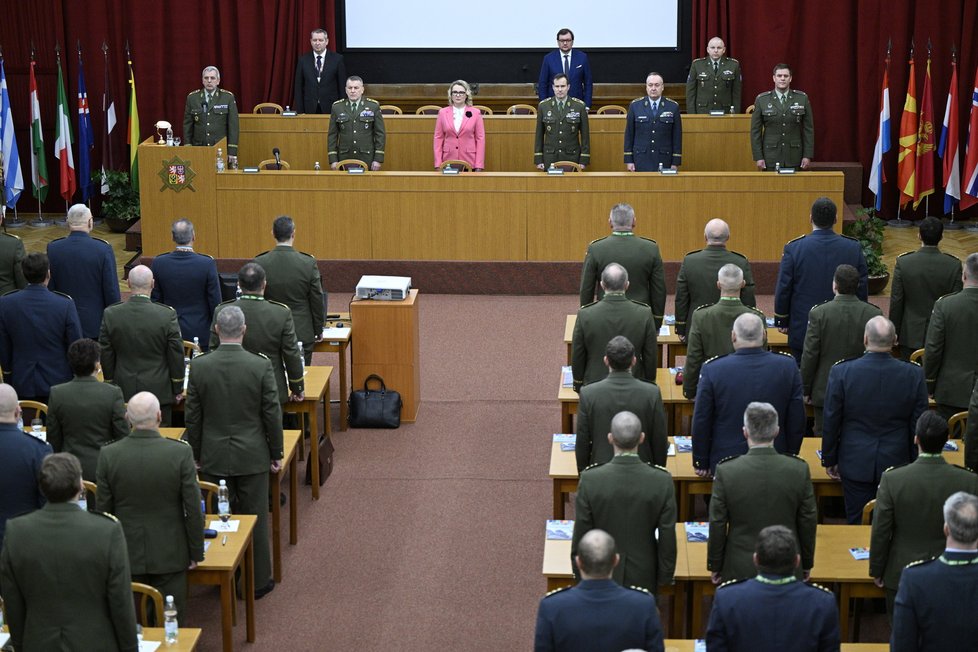 Velitelské shromáždění v sídle ministerstva obrany.