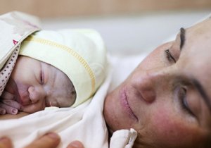 Miminka, která nemají ani kilo: Ukrajinští lékaři se snaží zachránit předčasně narozené děti