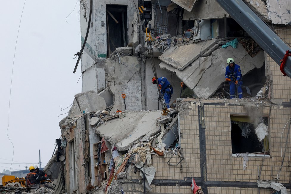Útok na bytový komplex v Dnipru.