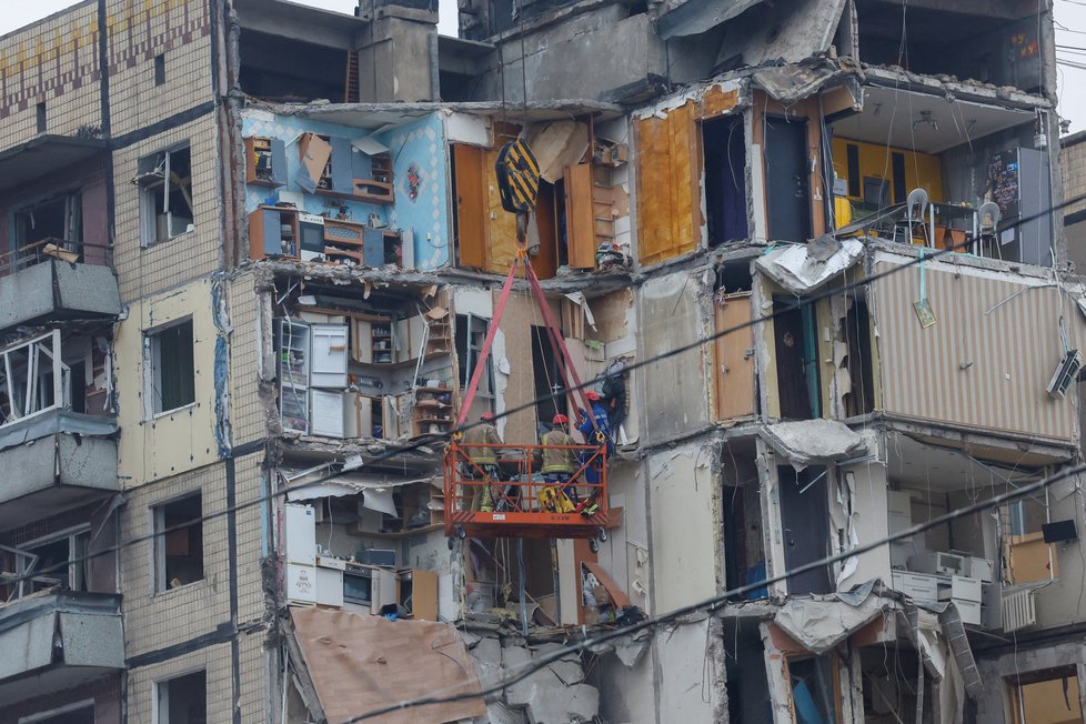 Útok na bytový komplex v Dnipru.