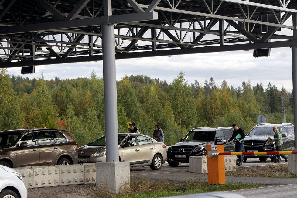 Rusové po rozkazu k mobilizaci prchají do Finska, (rusko-finská hranice 22.09.2022).