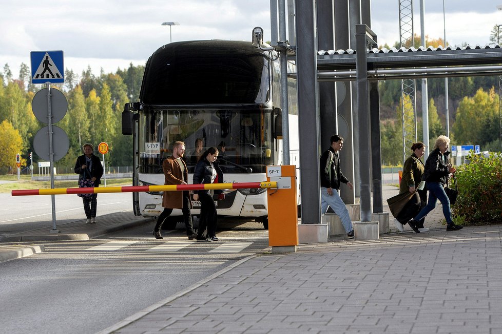 Rusové po rozkazu k mobilizaci prchají do Finska, (rusko-finská hranice 22.09.2022).