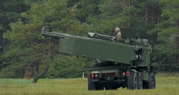 Zázračné zbraně, které změnily chod války: HIMARS, drony i obranné systémy zatápí Rusům