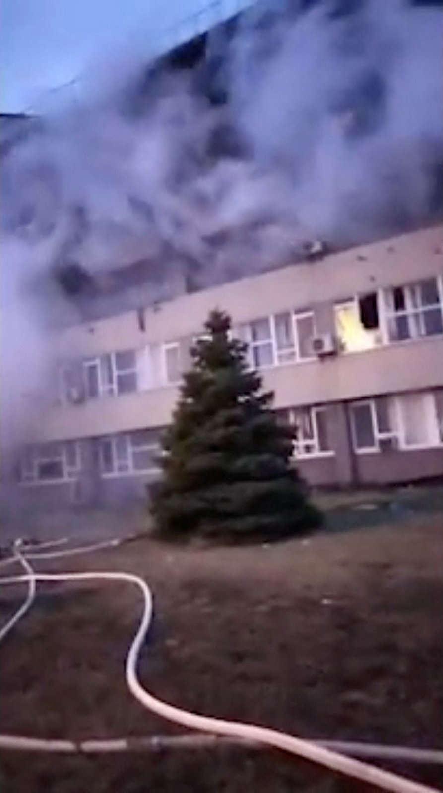 Nuclear power plant in Zaporizhzhia in fire and smoke  after a russian attack / Záporožská jaderná elektrárna po ruském útoku, (4.03.2022).