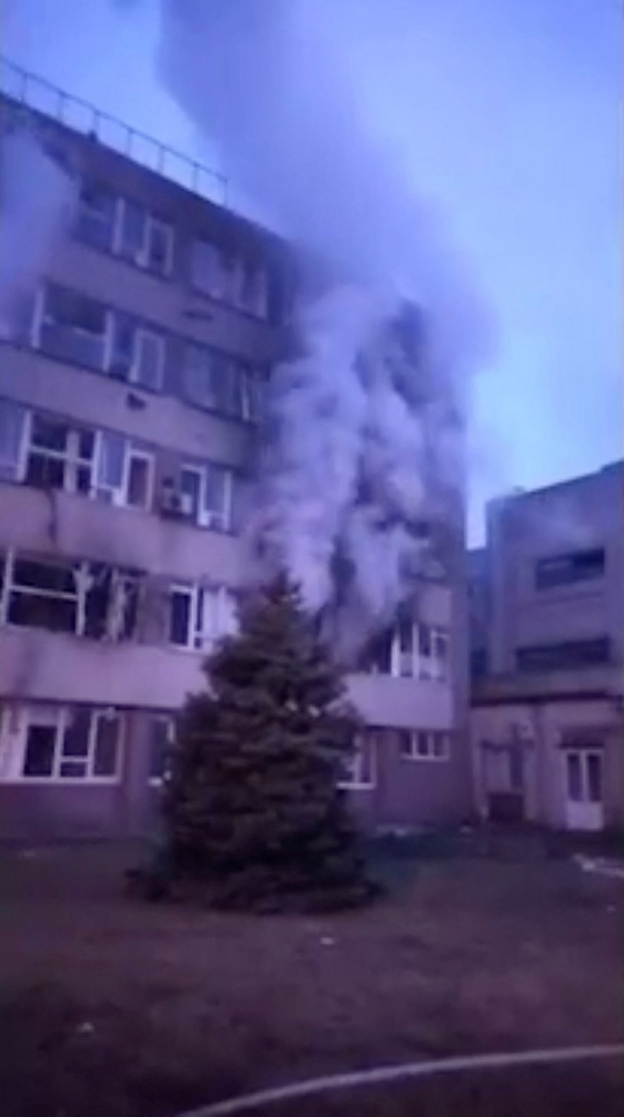 Nuclear power plant in Zaporizhzhia in fire and smoke  after a russian attack / Záporožská jaderná elektrárna po ruském útoku, (4.03.2022).
