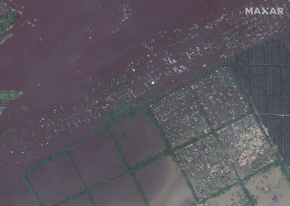 Zkáza Kachovky: Satelitní snímky zaplaveného města Krynky 