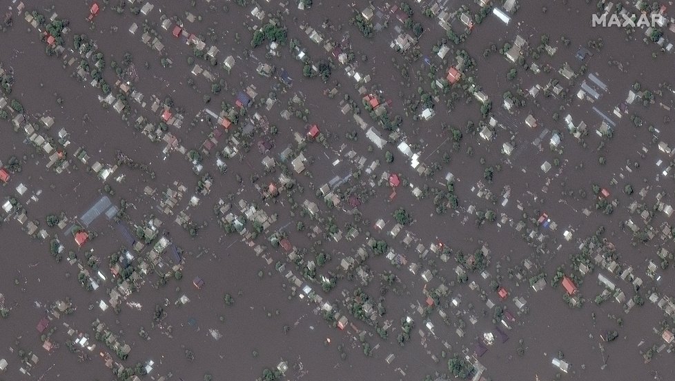 Zkáza Kachovky: Satelitní snímky zaplaveného města Olešky.