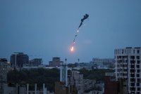 ONLINE: Masivní útok drony na anektovaný Krym. A Rusové použili v Bachmutu zápalnou munici