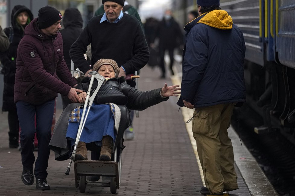 Ukrajinci nadále opouštějí zemi, (4.03.2022).