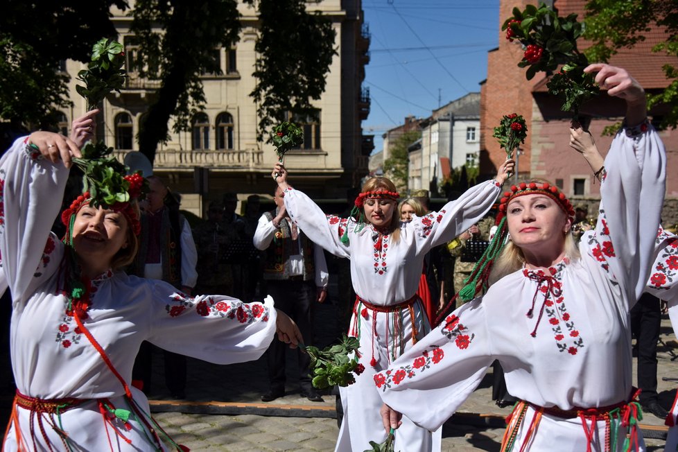 Den vyšyvanky ve Lvově, (19.05.2022).