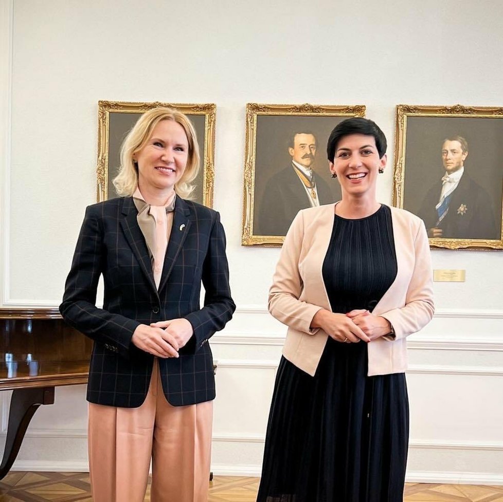 Místopředsedkyně ukrajinského parlamentu Olena Kondratjuková s předsedkyní Sněmovny Markétou Pekarovou Adamovou.