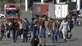 Ukrajinské vlajky či povinnost odsoudit válku: V Gruzii nečeká ruské uprchlíky nejvřelejší přijetí