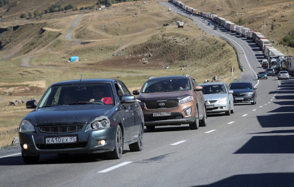 Rusové prchající před mobilizací do Gruzie.