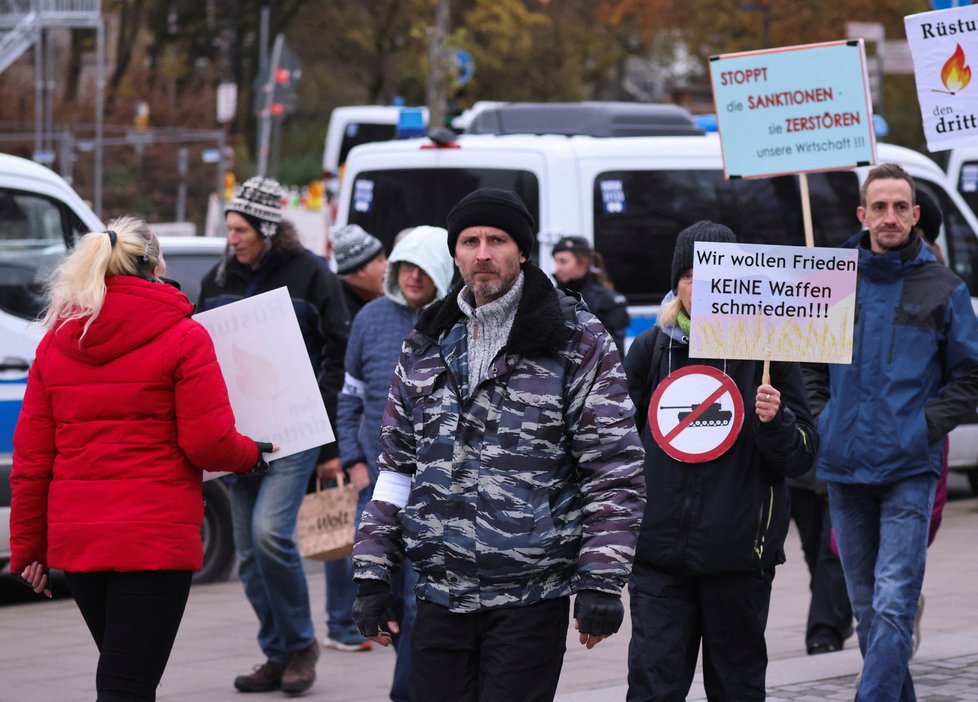 Proruská demonstrace v Kolíně nad Rýnem: Na snímku Max Schlund.