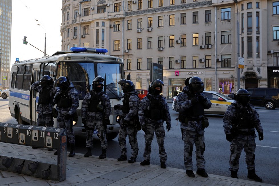 Rusové protestující proti válce na Ukrajině.