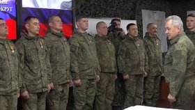 Válka na Ukrajině: Ruský ministr obrany Sergej Šojgu navštívil ruské vojáky na frontě.