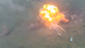 Útok Putinova sebevražedného tanku: Rusové naložili na dálkově ovládaný stroj 6 tun výbušnin.