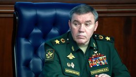 Gerasimov selhal ve velení Rusů, dosáhl nepatrných úspěchů za cenu velkých obětí, tvrdí Londýn