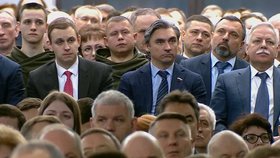 Zívání, pospávání, ale také ovace vestoje: Ruská politická smetánka na Putinově projevu