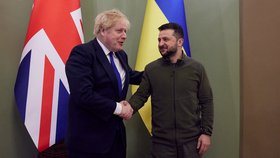 Do Kyjeva za prezidentem Zelenským přijel britský premiér Johnson.