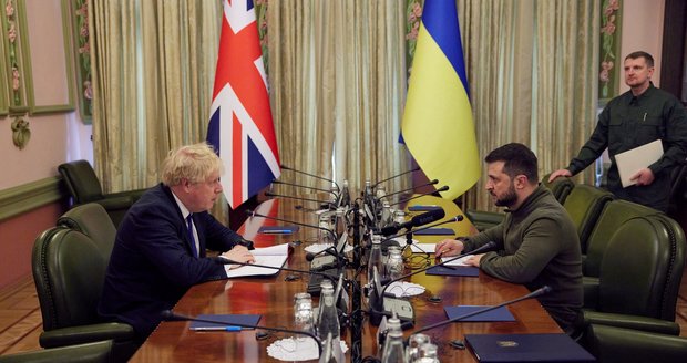 Do Kyjeva se po vzoru Fialy sjíždějí západní lídři: Neohlášeně za Zelenským dorazil i britský premiér