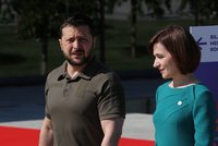 Zelenskyj je zase na cestách: Ukrajinský prezident přijel na summit do Moldavska