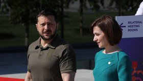 Zelenskyj nečekaně dorazil do Moldavska, promluvil o ruském teroru. Na summit míří i Fiala