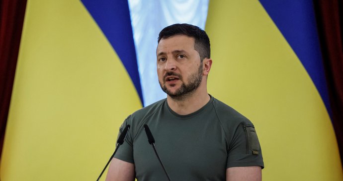 ONLINE: Zelenskyj míří do Prahy! A dostane Kyjev od USA zakázanou kazetovou munici?