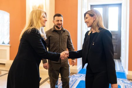 Slovenská prezidentka Čaputová v Kyjevě s prezidentem Zelenským a jeho manželkou Olenou.