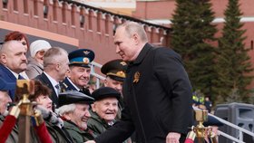 Vladimir Putin na přehlídce na Rudém náměstí v Moskvě