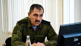 Náměstek ministra obrany generálplukovník Junus-Bek Jevkurov.