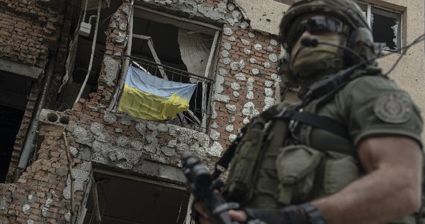 Ukrajinci slaví úspěch, odrazili útok u Slovjansku i Charkova. A verbují Rusové vězně?