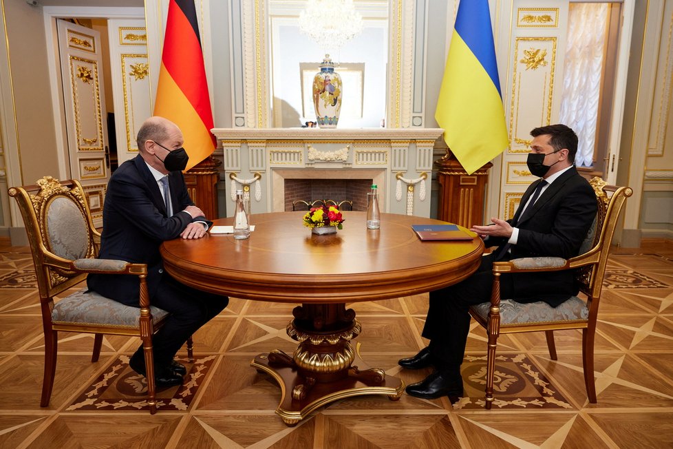 Německý kancléř Olaf Scholz jednal s ukrajinským prezidentem Zelenským.
