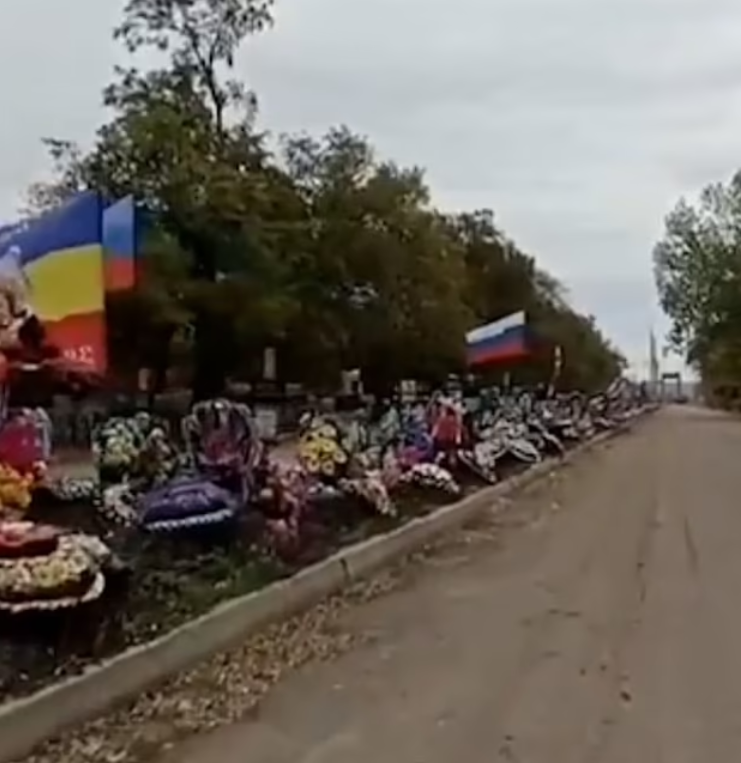 Video z Luhansku ukázalo „kilometry“ hrobů ruských vojáků