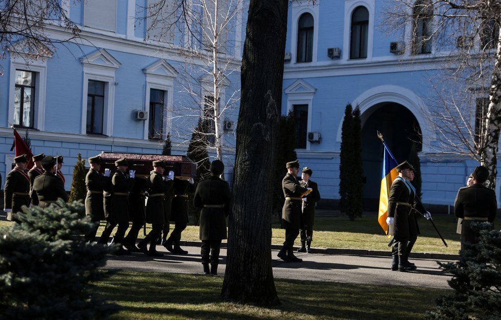 Pohřeb kapitána Svidorova.