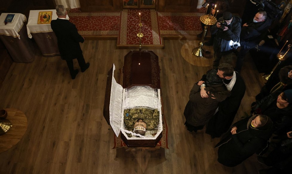 Pohřeb kapitána Svidorova.