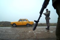 Válečný stav už platí, řekl Porošenko. USA i Česko vyzvalo občany, aby nejezdili na Ukrajinu