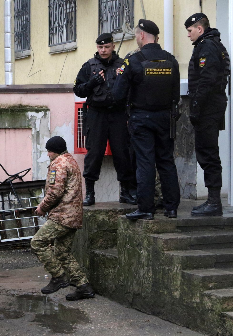 Ruské soudy poslaly řadu zadržených ukrajinských námořníků do vazby