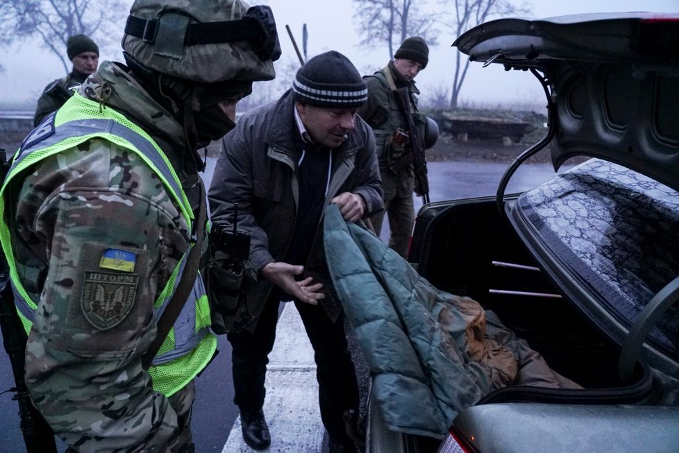 Ruské soudy poslaly řadu zadržených ukrajinských námořníků do vazby