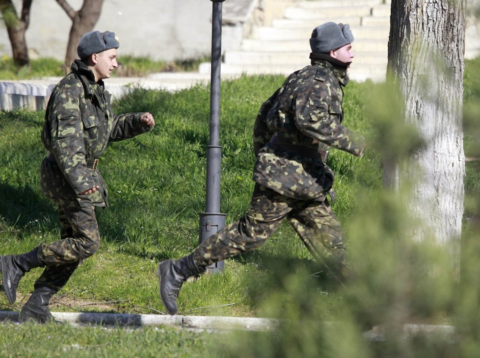Ukrajinští vojáci mají na základně Belbek pohotovost.