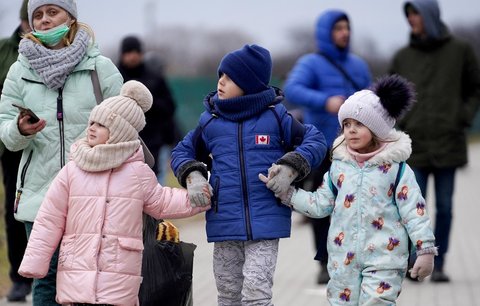 Válka vyhnala z domovů dvě třetiny ukrajinských dětí. Těm, co zůstaly, hrozí hlad, varuje OSN