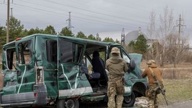 Válka na Ukrajině: Pozůstatky po ruské armádě v Černobylu - zákopy kopali vojáci přímo v radioaktivní půdě. (16. 4. 2022)