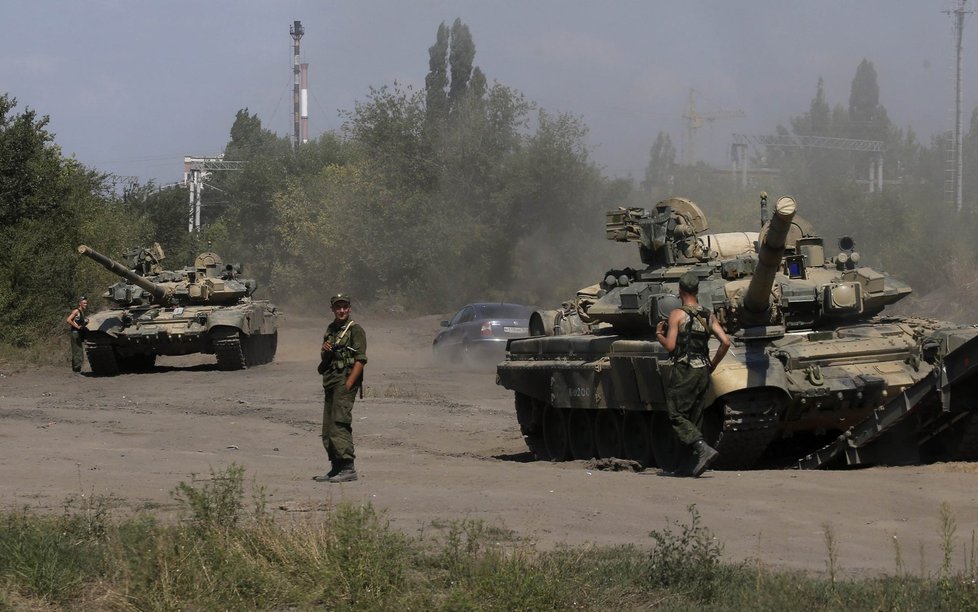 Zlověstný pohled na ruské tanky.
