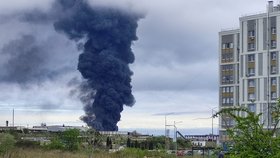 Požár velkého zásobníku paliva pro plavidla ruské flotily v Sevastopolu (28. 3. 2023)