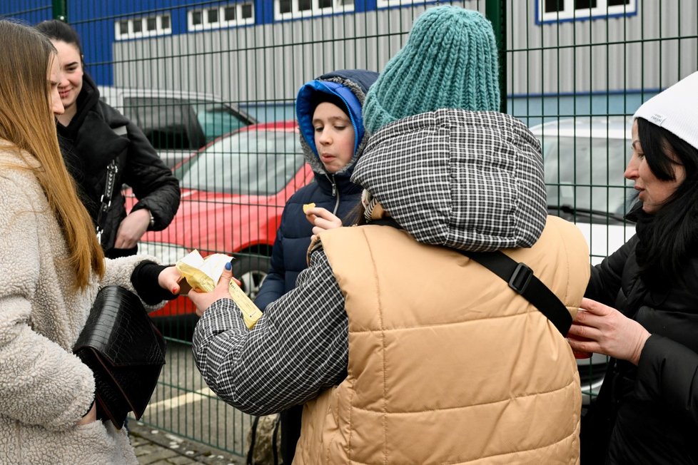 Lidé, kteří prchli z Ukrajiny před válkou, ve slovenské vesnici Ubľa.