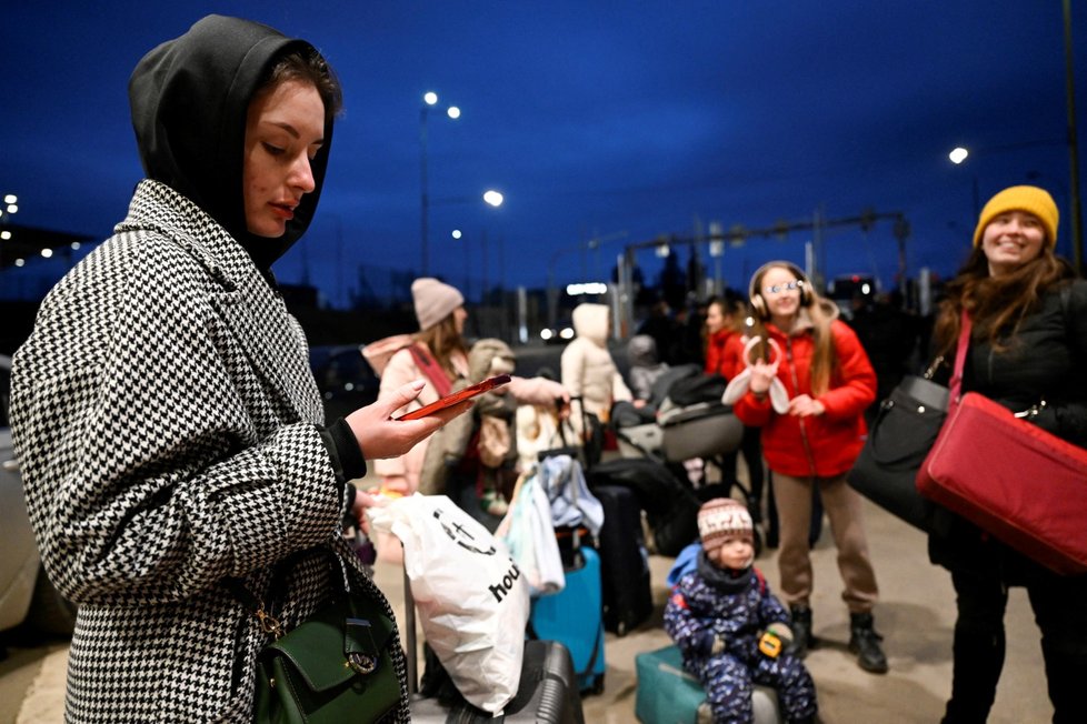 Lidé, kteří prchli z Ukrajiny před válkou, ve slovenské obci Vyšné Nemecké