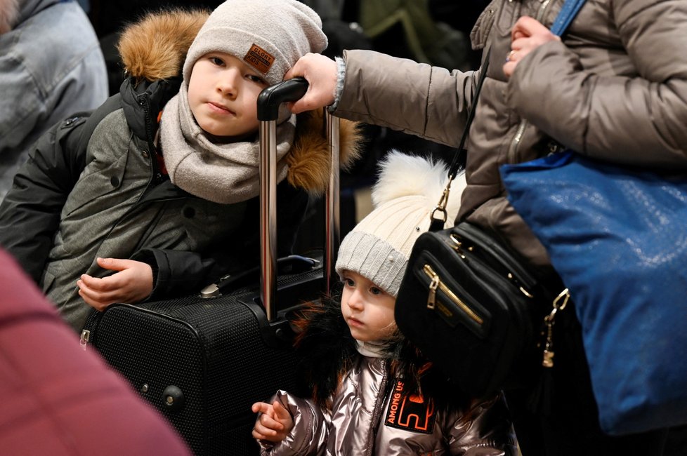 Lidé, kteří prchli z Ukrajiny před válkou, ve slovenské obci Vyšné Nemecké