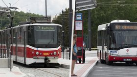 Česko daruje Ukrajině tramvaje a autobusy. V tamních městech jezdí české modely už od 70. let.